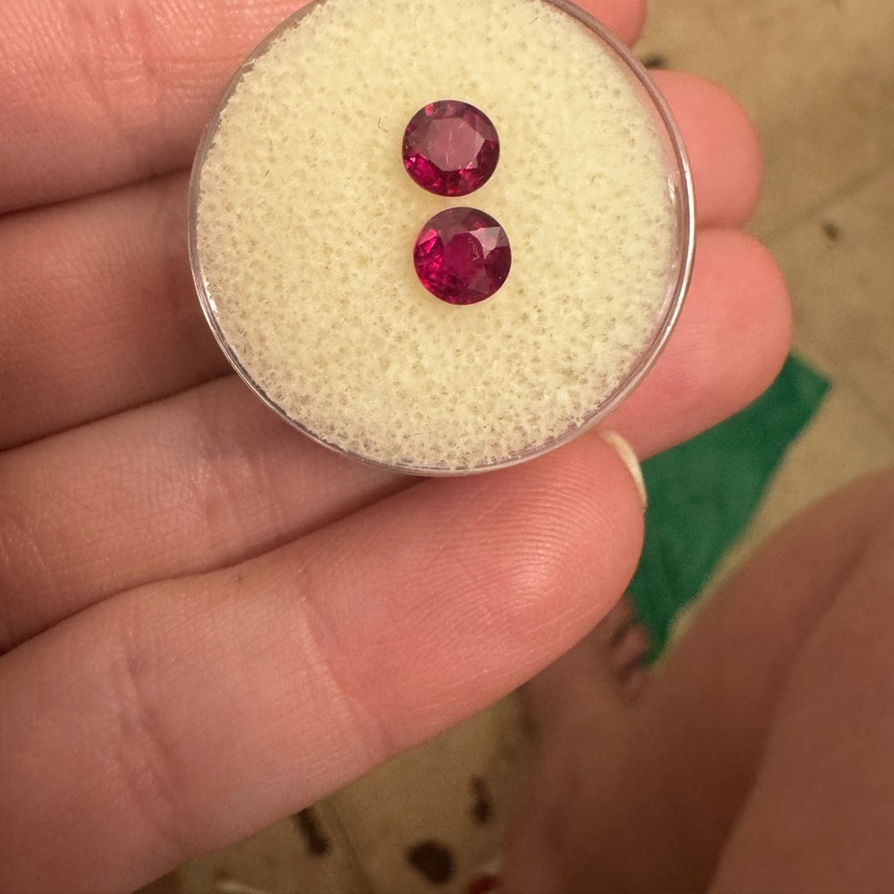 1.53ct genuine clean rubies pair in gem
Jar - Picture 11 of 13